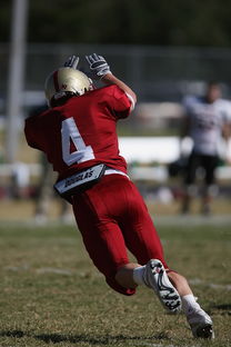 华体会入口-英超球队边路防守压迫与对手传中成功率之间的对比研究,英超十佳防守